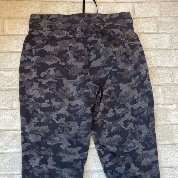 Lululemon ready to rulu camo joggers - Picture 6 of 8